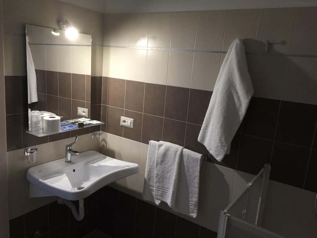 Hotel Montecarlo Μιλάνο Δωμάτιο φωτογραφία