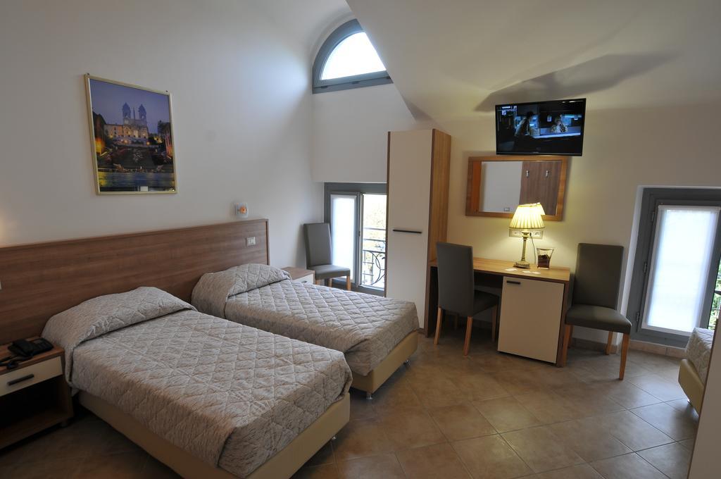 Hotel Montecarlo Μιλάνο Δωμάτιο φωτογραφία